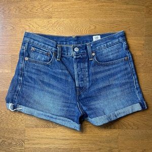 Dark wash Levi’s shorts size 28